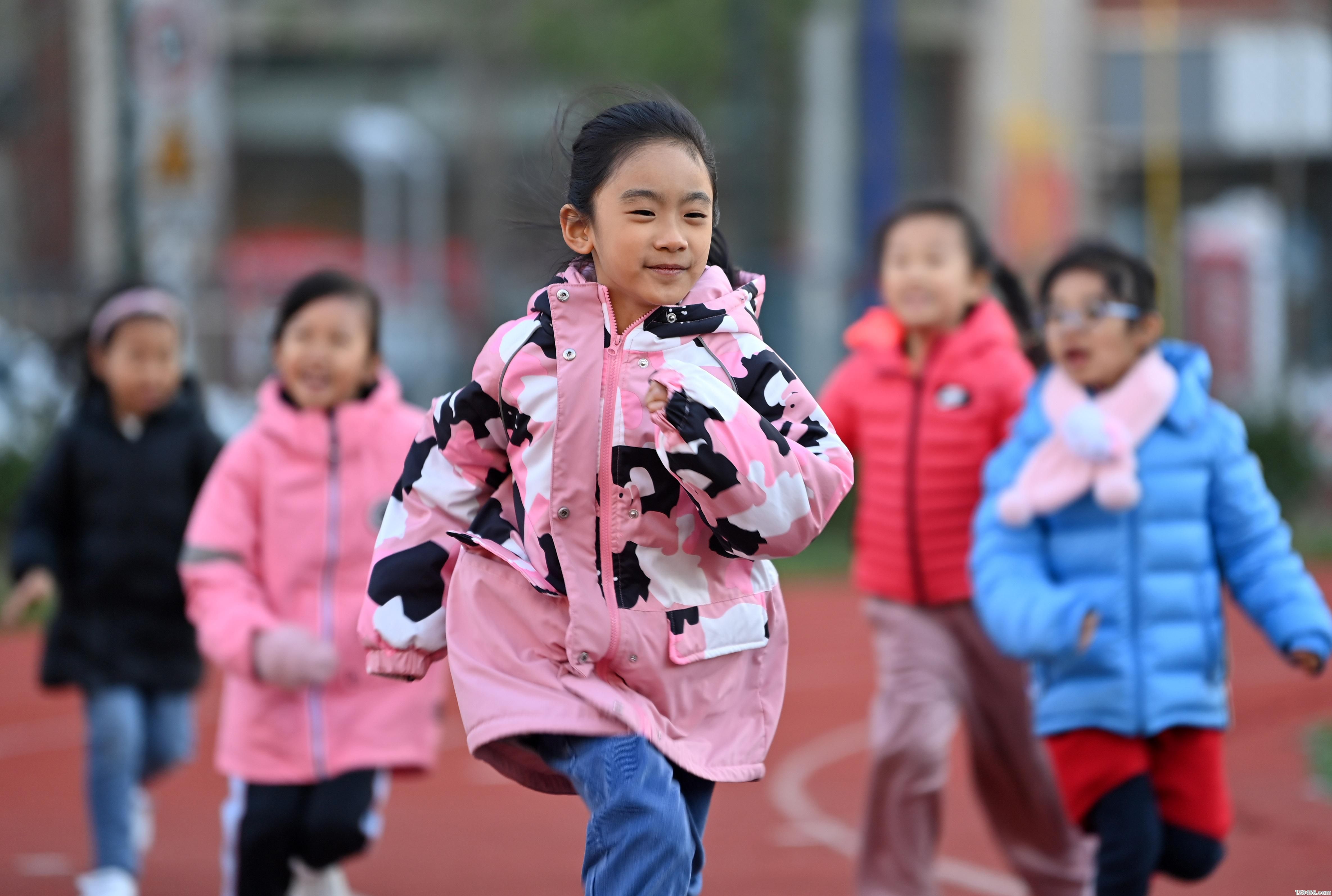 足球鞋适合操场跑步吗？专业解析与建议